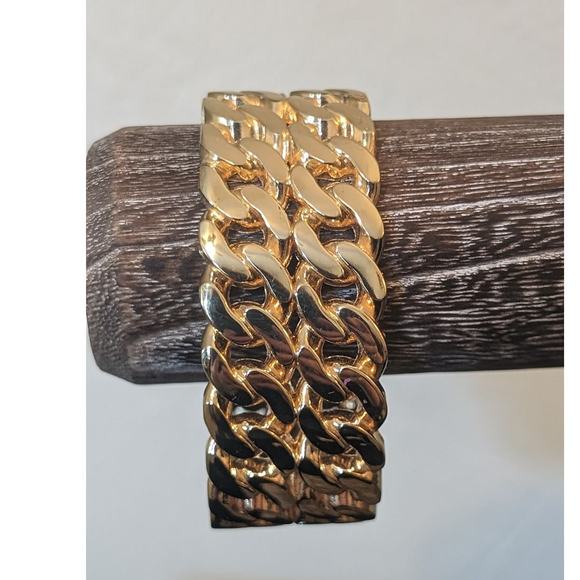 Gold Tone Double Curb Link Oval Hinge Close Clamper Bracelet - Picture 2 of 8